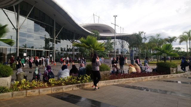 Antrian fans di konser Saranghaeyo Indonesia  (Foto: Niken Nurani/kumparan)