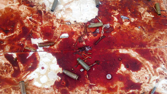 Longsong peluru di Masjid Al Rawda (Foto: REUTERS/Mohamed Soliman)