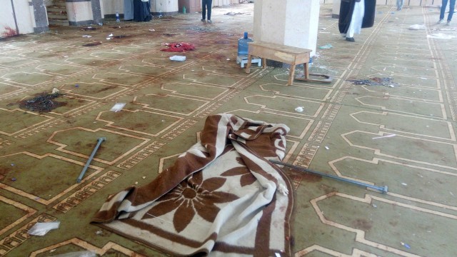 Masjid Rawda pasca serangan bom di Mesir (Foto: Reuters/Mohamed Soliman)
