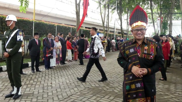 Seskab Pramono Anung, Jadi ini pakaian Nusantara (Foto: Yudhistira Amran/kumparan)