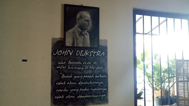 John Dijkstra Library Cafe (Foto: Ochi Amanaturrosyidah/kumparan)
