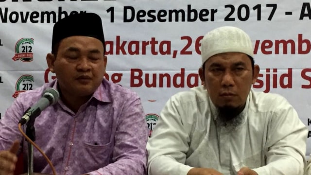 Ustaz Aminuddin dan Ustaz Bernard (Foto: Moh fajri/kumparan)