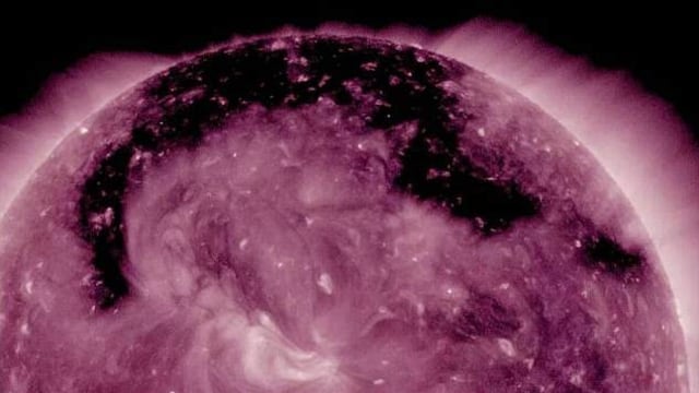 Lubang Baru di Atmosfer Matahari (Foto: NASA/GSFC/Solar Dynamics Observatory)