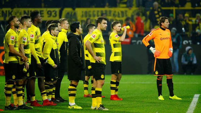 Para pemain Dortmund usai laga. (Foto: Reuters/Leon Kuegeler)