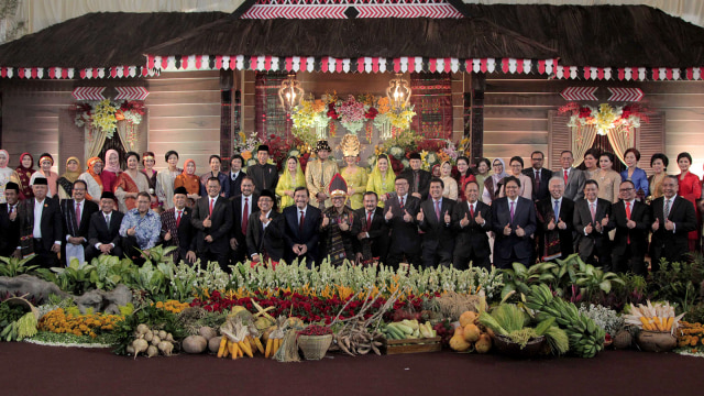 Kabinet Kerja berfoto bersama (Foto: Antara/Septianda Perdana)