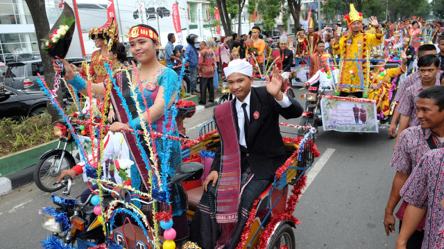 Kemeriahan Ngunduh Mantu Bobby - Kahiyang Foto: Antara/Irsan Mulyadi