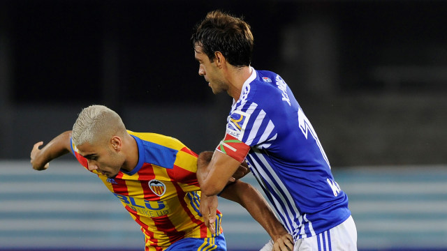 Pereira (kiri) saat menghadapi Real Sociedad. (Foto: AFP/Ander Gillenea)