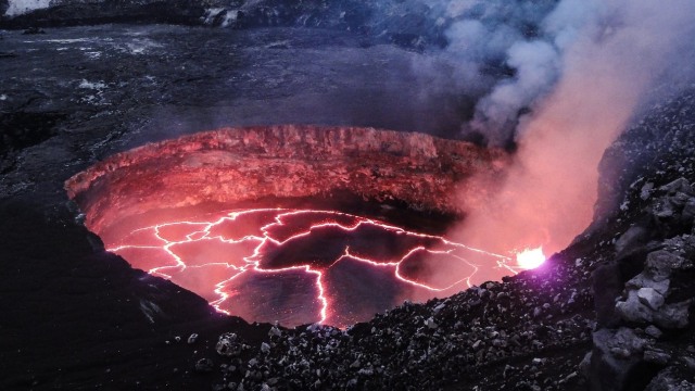 Kawah gunung berapi (Foto: Pixabay)