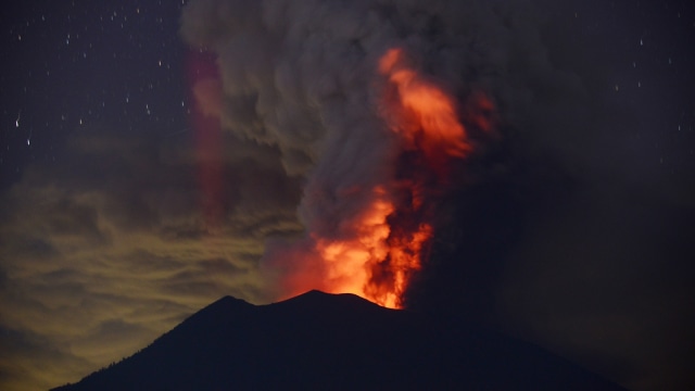 Gunung Agung (Foto: SONNY TUMBELAKA / AFP)