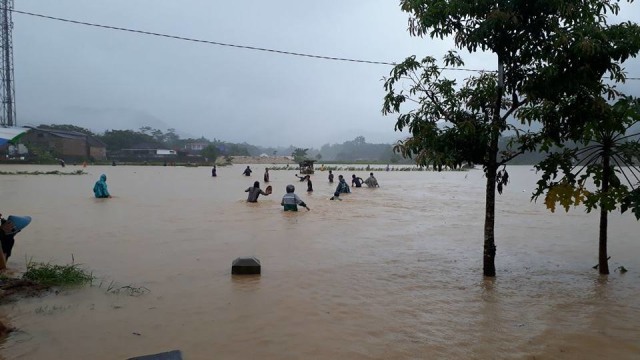 Banjir di Pacitan (Foto: Twitter @infobencana)