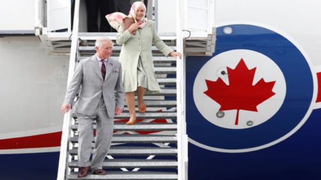 Prince Charles dan Camilla Parker Bowles (Foto: Chris Wattie/Reuters)