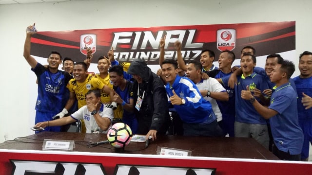 Pemain PSIS Semarang merayakan kemanangan (Foto: Alan Kusuma/kumparan)