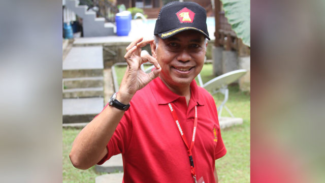 Bondan Winarno kenakan baju Gerindra. (Foto: Facebook Partai Gerakan Indonesia Raya (Gerindra))