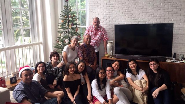 Bondan bersama keluarganya. (Foto: Instagram/@gwenwinarno)