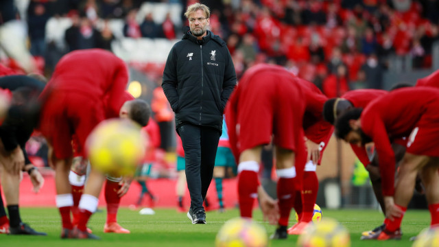 Klopp pimpin pemain Liverpool jalani pemanasan. (Foto: Reuters/Jason Cairnduff)