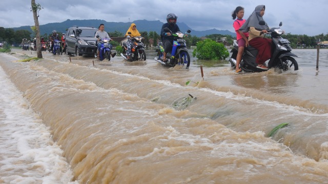Dampak cuaca siklon cempaka di Klaten, Jateng. (Foto: Antara/Aloysius Jarot Nugroho)