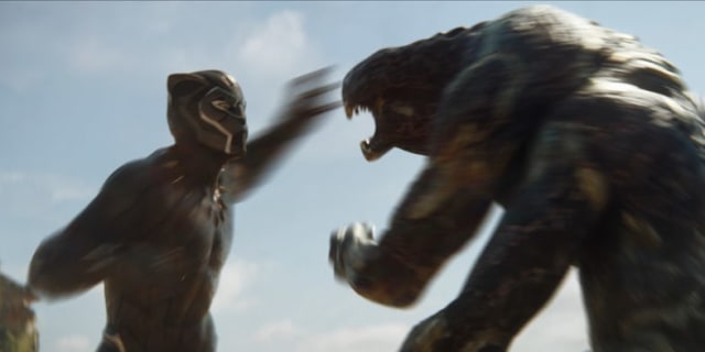 Black Panther melawan salah satu alien  (Foto: Marvel)