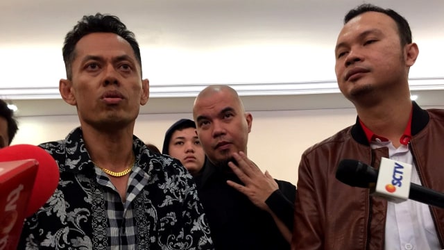 Ahmad Dhani usai pemeriksaan. (Foto: Reki Febrian/kumparan)