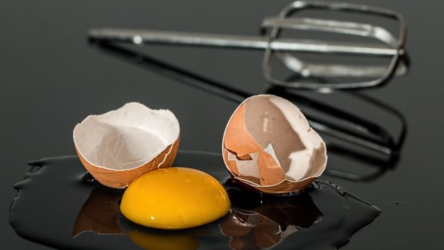Masker putih telur yang bisa cegah penuaan dini (Foto: Pexels)