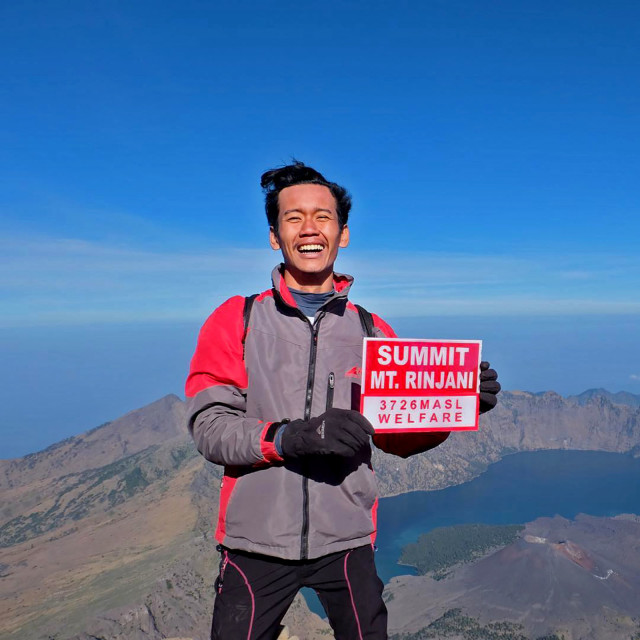 Harival Zakuya di Gunung Rinjani (Foto: Instagram @harivalzayuka)
