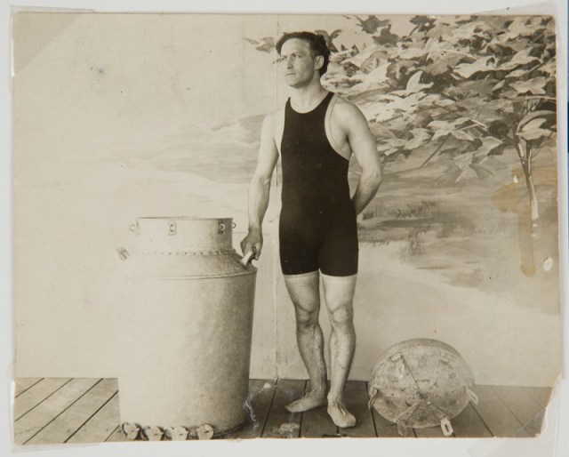 Houdini dan Kaleng Susu Trik Sulapnya (Foto: www.mmoca.org)