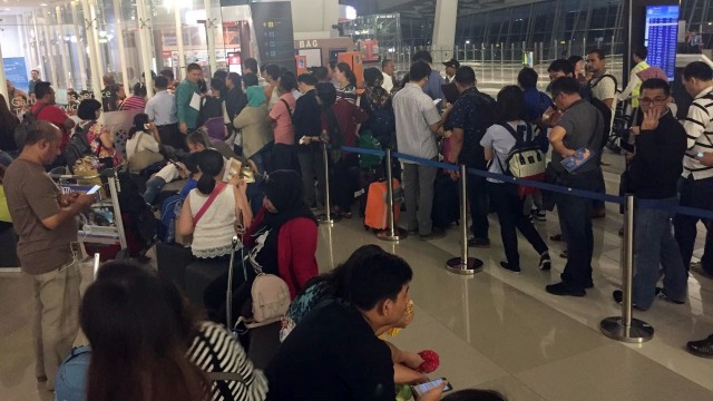 Suasana calon penumpang di Bandara Soetta (Foto: Mirsan Simamora/kumparan)