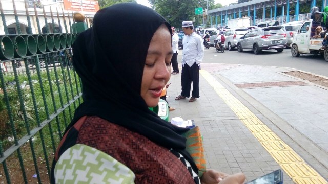 Ibu Kartini yang terpisah dengan anaknya. (Foto: Paulina Herasmaranindar/kumparan)
