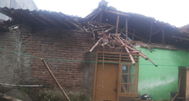 Rumah Warga di Simpenan Kabupaten Sukabumi Rusak Dihantam Puting Beliung