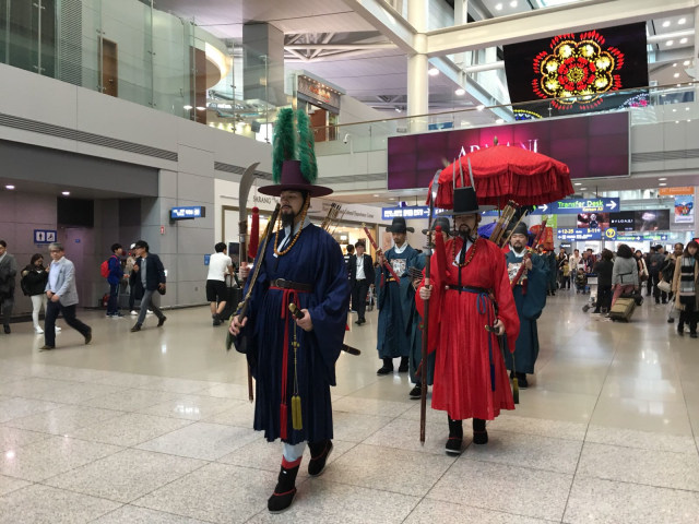 Atraksi budaya di Bandara Internasional incheon (Foto: Dok. Aji Surya)