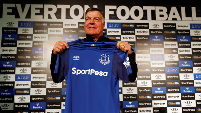 Big Sam saat diumumkan sebagai manajer Everton. (Foto: Reuters/Carl Recine)