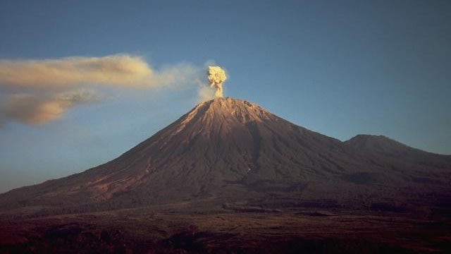 Gunung Semeru (Foto: wikipedia commons)