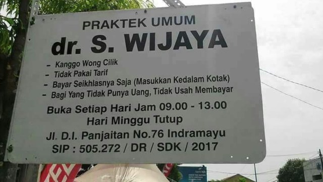 Plang praktik dr Wijaya yang viral (Foto: Istimewa)