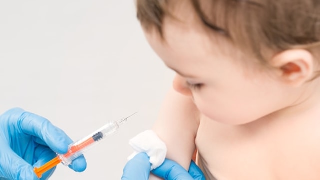 Cegah Difteri pada bayi dengan imunisasi (Foto: Thinkstock)