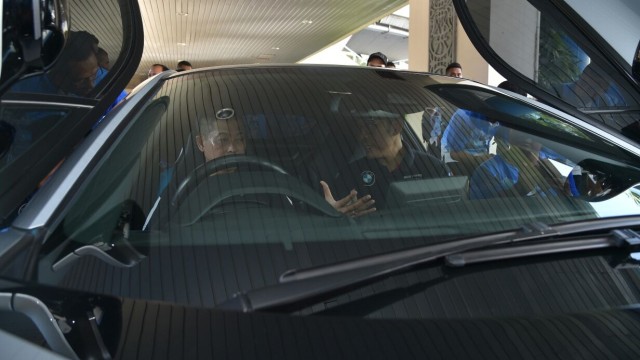Menteri ESDM Ignasius Jonan jajal mobil listrik (Foto: Dok. Kementerian ESDM)