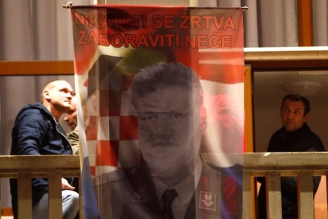 Warga Kroasia mengenang Praljak (Foto: Reuters)