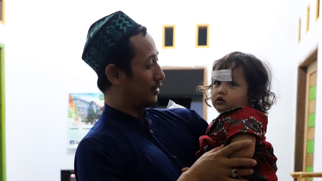 Erwin bersama putrinya (Foto: Nugraha Satia Permana /kumparan)