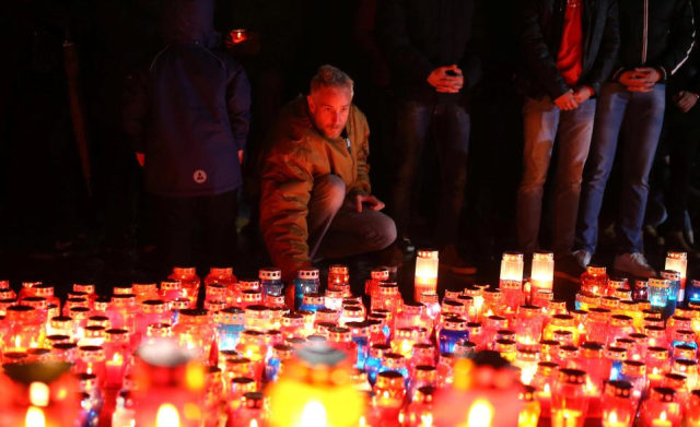 Lilin untuk Praljak (Foto: Reuters)
