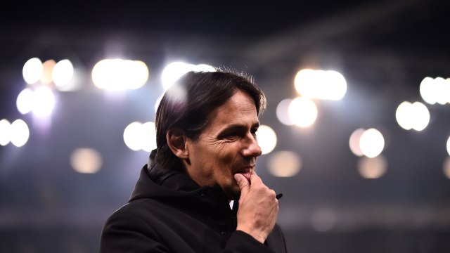 Simone Inzaghi saat melatih Lazio. (Foto: AFP/Marco Bertorello)