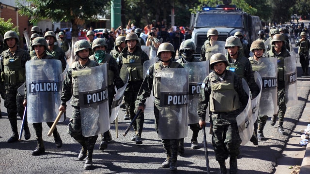 Kerusuhan di Honduras (Foto: REUTERS/ Jorge Cabrera)
