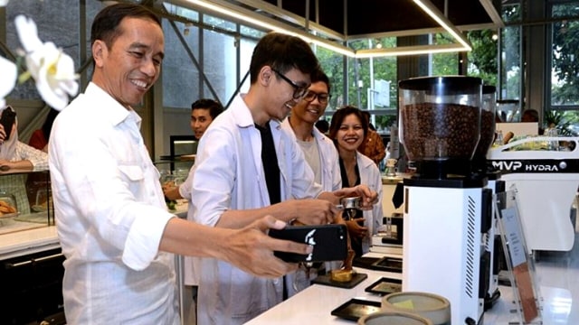 Jokowi kunjungi warung kopi “Sejiwa” (Foto: Dok. Biro Pers Setpres)