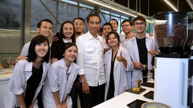 Jokowi Minum Kopi di Sejiwa Bandung (Foto: Dok. Istimewa)