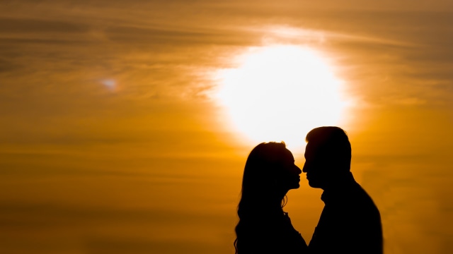 Mencium Pasangan (Foto:  Pixabay)