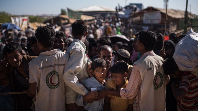 Anak-anak Rohingya Bermain di Bangladesh. (Foto: AFP/Ed Jones)