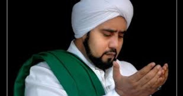 Kamis Malam Sholawat Bersama Habib Syech Bin Abdul Qodir Assegaf Kumparan Com