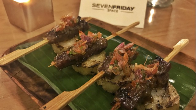 Hidangan Indonesia dari Seven Friday Space (Foto: Stephanie Elia/kumparan)