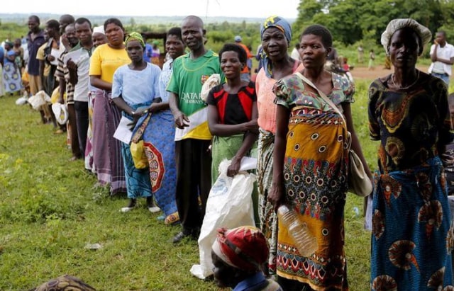 Penduduk Afrika (Foto: Reuters/Mike Hutchings)