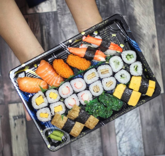 Sushi set dengan harga hanya Rp 59 ribu (Foto: Instagram @eatinguntildiee)