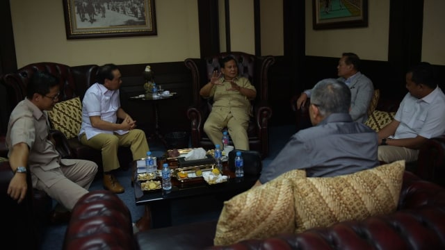 Prabowo Subiakto bahas cagub Jawa Barat. (Foto: Dok. Koordinator Jabar Media Center (JMC) Budi Purnomo Karjodihardjo.)