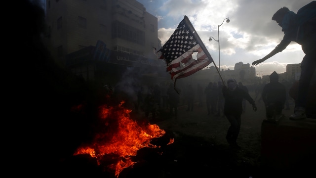 Kerusuhan di Tepi Barat. (Foto: REUTERS/Mohamad Torokman)