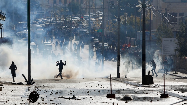 Kerusuhan di Tepi Barat. (Foto: REUTERS/Mohamad Torokman)